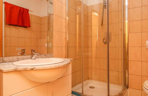 Balatonoszod Apartamento | Holiday apartment directly on the water with lake panorama and modern decor