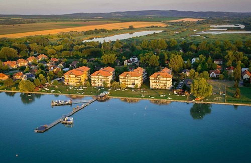 Balatonoszod Apartamento | Holiday apartment right on the water with internet access and washing machine