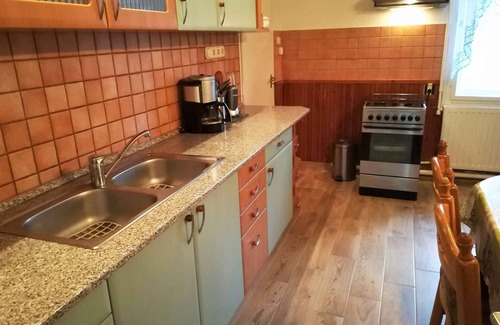 Balatonbereny Apartamento | Apartamento vacacional con cómodas habitaciones, internet y asador