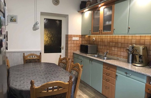 Balatonbereny Apartamento | Apartamento vacacional con cómodas habitaciones, internet y asador