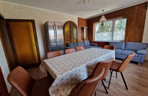 Balatonlelle Apartamento | Apartamento vacacional con un jardín grande