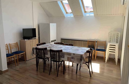 Balatonlelle Apartamento | Apartamento vacacional Apto para niños con decoraciones.