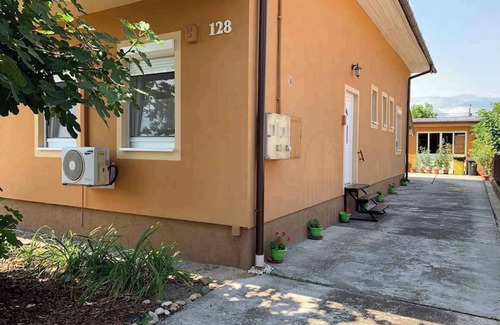 Balatonlelle Apartamento | Apartamento vacacional Apto para niños con decoraciones.
