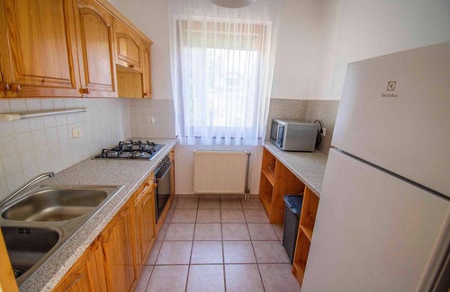 Balatonlelle Apartamento | Apartamento vacacional 250 metros de la playa.