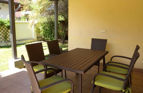 Balatonlelle Apartamento | Apartamento vacacional 250 metros de la playa.