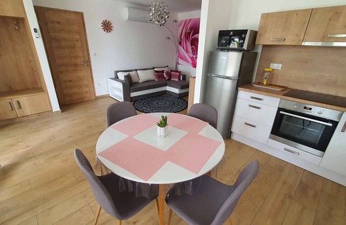 Balatonlelle Apartamento | Apartamento vacacional amueblado con buen gusto, cerca del lago Balaton