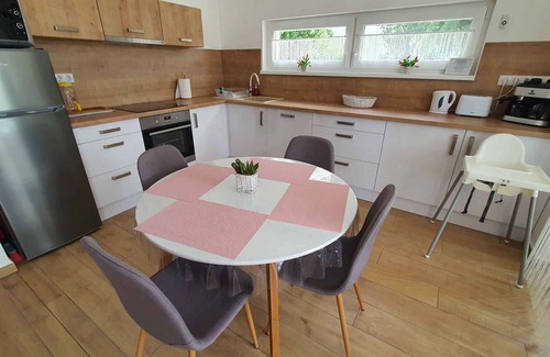 Balatonlelle Apartamento | Apartamento vacacional amueblado con buen gusto, cerca del lago Balaton