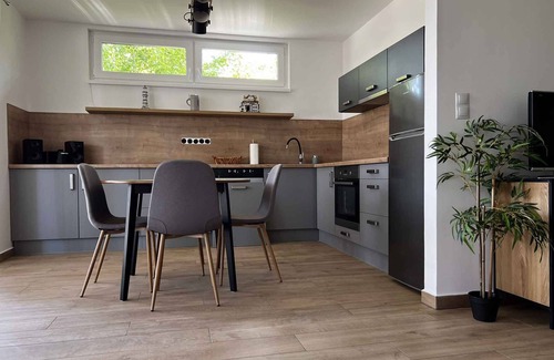 Balatonlelle Apartamento | Apartamento vacacional amueblado con buen gusto cerca del lago Balaton