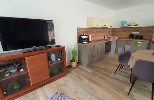 Balatonlelle Apartamento | Apartamento vacacional Elegantemente amueblado con aire acondicionado.