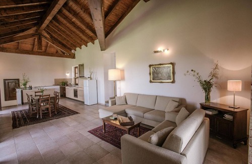 Isola d'Asti Apartamento | Apartamento de vacaciones Isola d'Asti para 1 - 6 personas con 6 dormitorios - Casa pareada