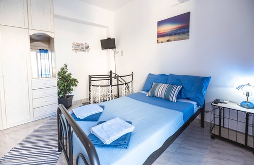 Haraki Apartamento | Holiday Apartment 'Jaana and Akis 1' with Sea View, Wi-Fi and Air Conditioning