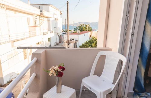 Haraki Apartamento | Holiday Apartment 'Jaana and Akis 1' with Sea View, Wi-Fi and Air Conditioning