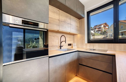 Merano Apartamento | Apartamento vacacional 'Levita Living Wolke' con vistas a la montaña y terraza privada