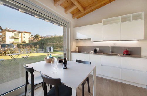 Iseo Apartamento | Apartamento vacacional "Little Mier Iseo" con vistas a la montaña, jardín privado y Wi-Fi