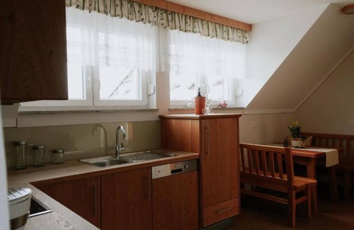 Großklein Apartamento | Apartamento vacacional "Mühlbauerhof Mit Balkon" con vistas a la montaña, balcón y Wi-Fi