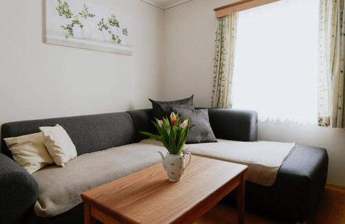 Großklein Apartamento | Apartamento vacacional "Mühlbauerhof Erdgeschoss" con vistas a la montaña, terraza privada y Wi-Fi