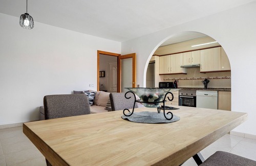 Miami Platja Apartamento | Apartamento vacacional "Montserrat" con vistas al mar, piscina compartida y Wi-Fi