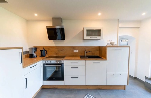 Schonach im Schwarzwald Apartamento | Apartamento vacacional 'Maisonette-Ferienwohnung' con vistas a la montaña, jardín comunitario y Wi-Fi
