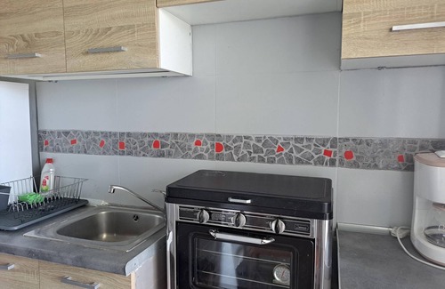 Kompi Apartamento | Apartamento sobre la hermosa playa de Peroulia, Wifi | Messinia, Peloponeso