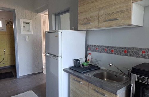 Kompi Apartamento | Apartamento sobre la hermosa playa de Peroulia, Wifi | Messinia, Peloponeso