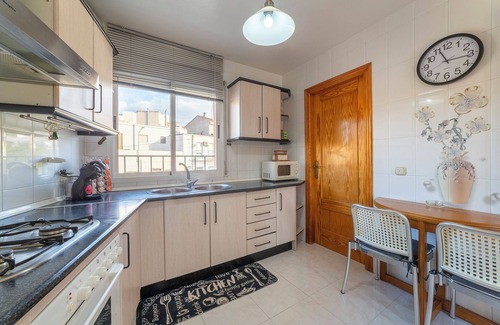 Macael Apartamento | Apartamento vacacional "Mccoy Avenida 3" con 2 balcones y terraza compartida