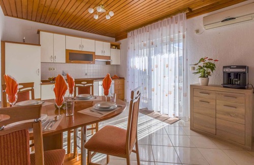 Povile Apartamento | Apartamento vacacional con wifi y aire acondicionado