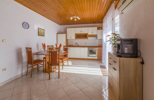 Povile Apartamento | Apartamento vacacional con wifi y aire acondicionado