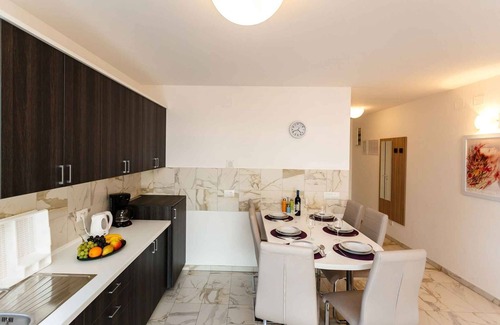 Milcetici Apartamento | Apartamento vacacional con 2 balcones y vista al mar