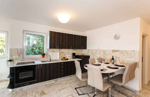 Milcetici Apartamento | Apartamento vacacional con 2 balcones y vista al mar