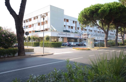 Bibione Apartamento | Apartamento vacacional con un balcón cubierto