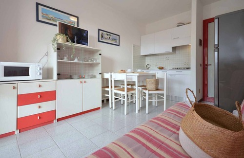 Bibione Apartamento | Apartamento vacacional con un balcón grande