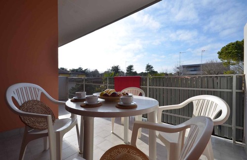 Bibione Apartamento | Apartamento vacacional con un balcón grande