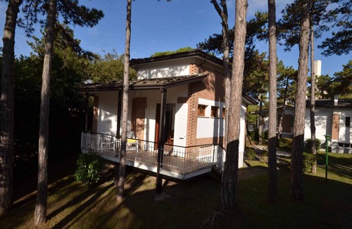 Lignano Pineta Apartamento | Apartamento vacacional con garaje privado que incluye paquete de playa