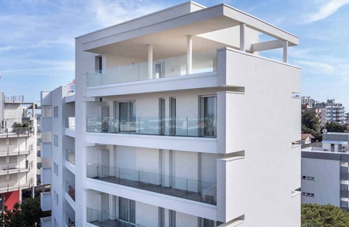 Lignano Sabbiadoro Apartamento | Apartamento vacacional con lugar de playa y aire acondicionado