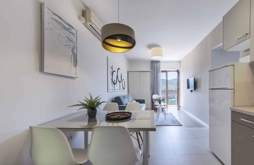 Rabac Apartamento | Apartamento vacacional con aire acondicionado y vista al mar