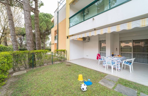 Bibione Lido del Sole Apartamento | Apartamento vacacional con un tejado cubierto