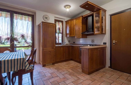 Montioni Apartamento | Apartamento vacacional cerca del centro con piscina, aire acondicionado, parking