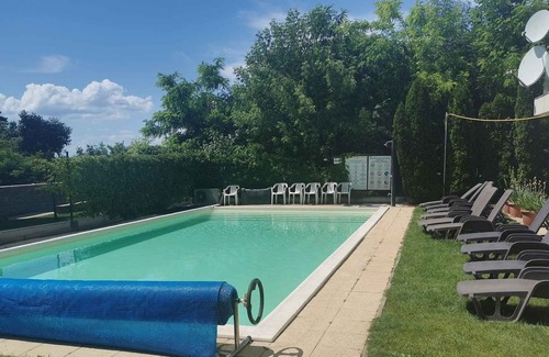 Siofok-Szabadifurdo Apartamento | Apartamento vacacional en planta baja con piscina y terraza