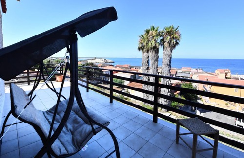 S'Archittu Apartamento | Apartamento Panorama Blu cerca de la playa con vistas al mar, terraza descubierta y Wi-Fi