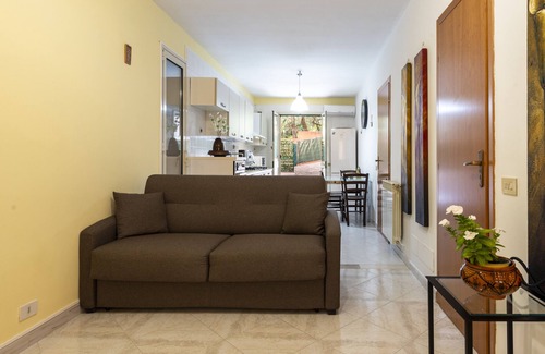 Cefalu Apartamento | Apartamento vacacional 'Paradiso Marino' con terraza, jardín y Wi-Fi