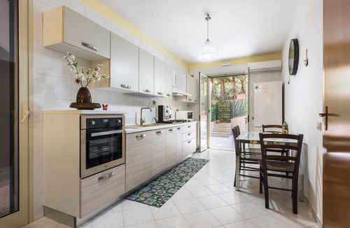 Cefalu Apartamento | Apartamento vacacional 'Paradiso Marino' con terraza, jardín y Wi-Fi