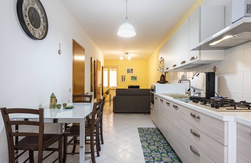 Cefalu Apartamento | Apartamento vacacional 'Paradiso Marino' con terraza, jardín y Wi-Fi