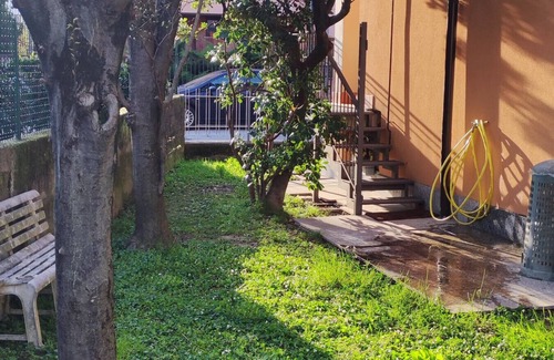 Ispra Apartamento | Apartamento vacacional "Residenza Gaia" junto al lago con jardín