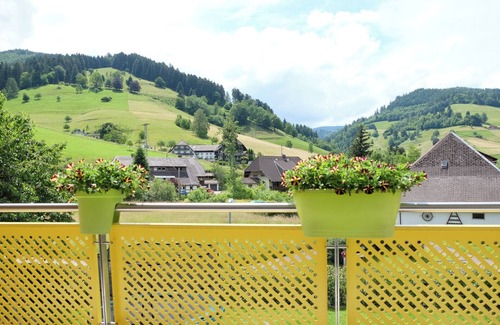 Untermunstertal Apartamento | Apartamento 'Rotenbuck, Typ B' con vistas a la montaña, balcón y Wi-Fi