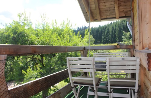 Schonach im Schwarzwald Apartamento | Holiday Apartment 'Rusticana' with Mountain View, Shared Terrace and Wi-Fi