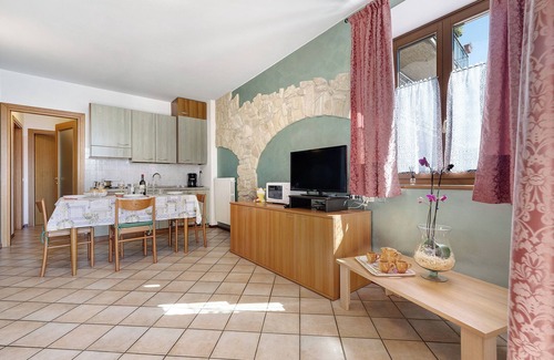 Oldesio Apartamento | Apartamento vacacional 'Rustico Spagnol 3' con vistas al lago, piscina y Wi-Fi