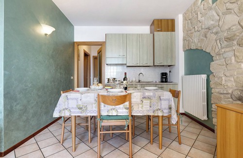 Oldesio Apartamento | Apartamento vacacional 'Rustico Spagnol 3' con vistas al lago, piscina y Wi-Fi