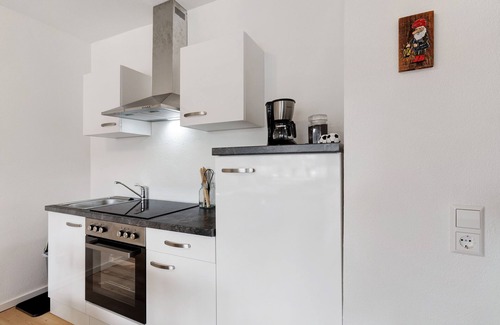 Schoenwald Apartamento | Apartamento vacacional "Schwarzwald" con balcón, piscina interior compartida y Wi-Fi