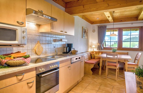 Breitnau Apartamento | Apartamento 'Ferienwohnung Storchennest' con vistas a la montaña, jardín compartido y Wi-Fi