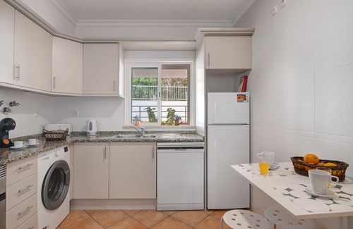 Santa Luzia Apartamento | Holiday Apartment "T3 Santa Luzia - H" with Shared Pool, 2 Balconies and Wi-Fi